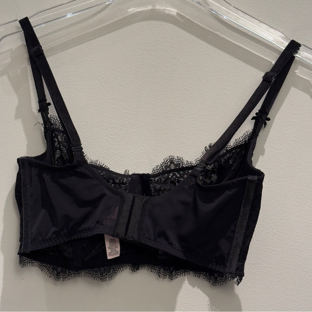 Victoria's Secret Black Lace Velvet Strap Bra With Bows 32DD - Picture 2 of 7